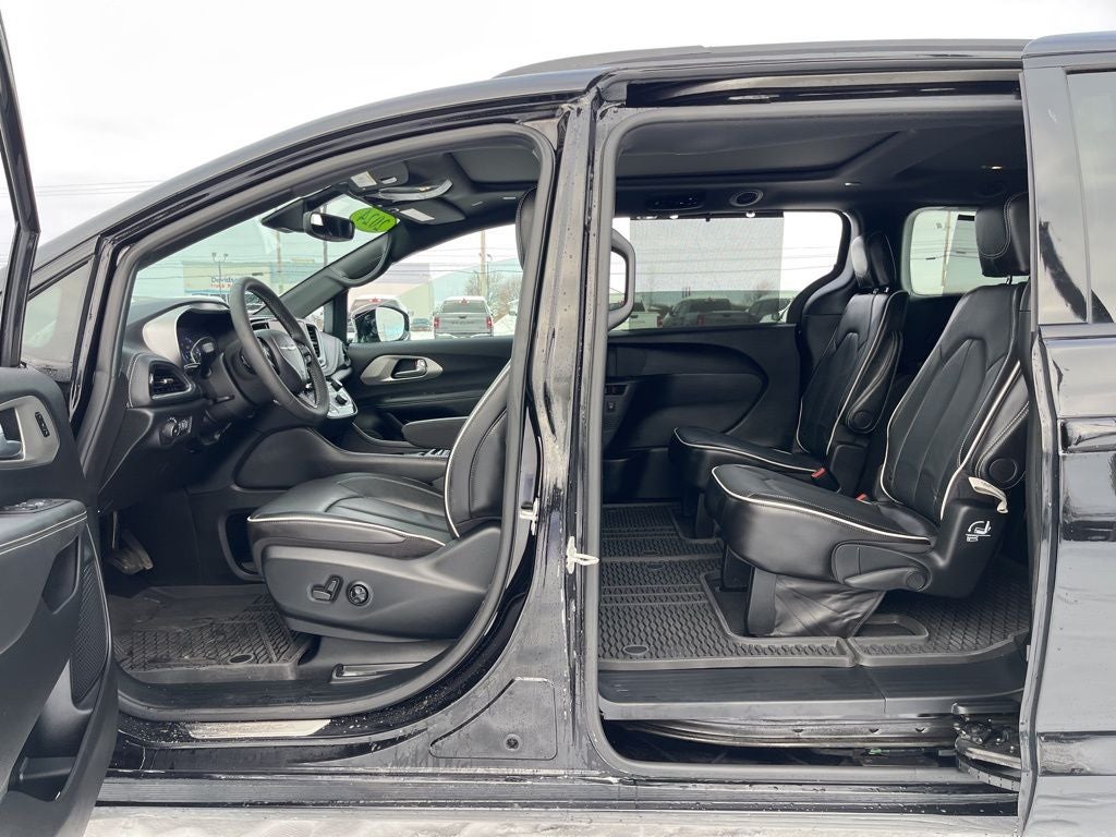 2024 Chrysler Pacifica Limited S APPERANCE PACKAGE