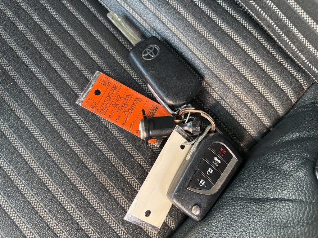 2018 Toyota Camry SE CARBRAVO!