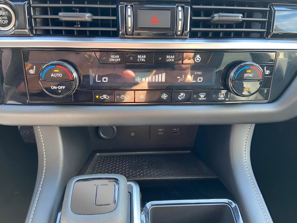 2023 Nissan Pathfinder SL 1 Owner Clean auto check V6 4WD