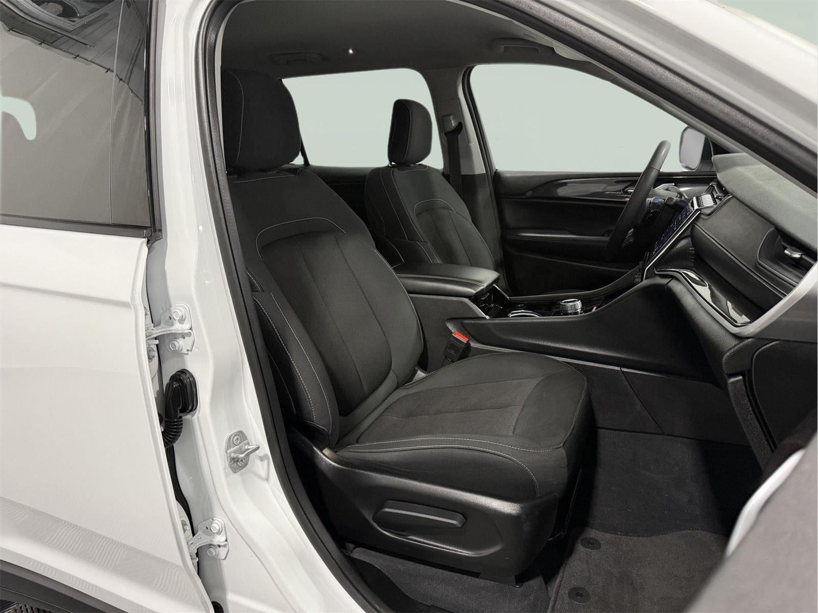 2023 Jeep Grand Cherokee L Laredo 4x4