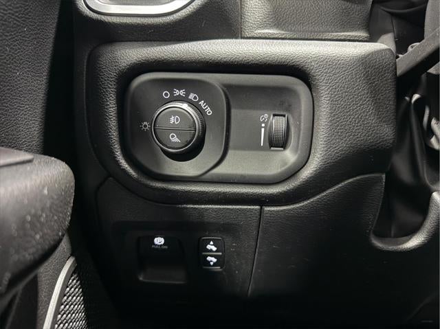 2023 RAM 1500 Big Horn Crew Cab 4x4 5'7' Box