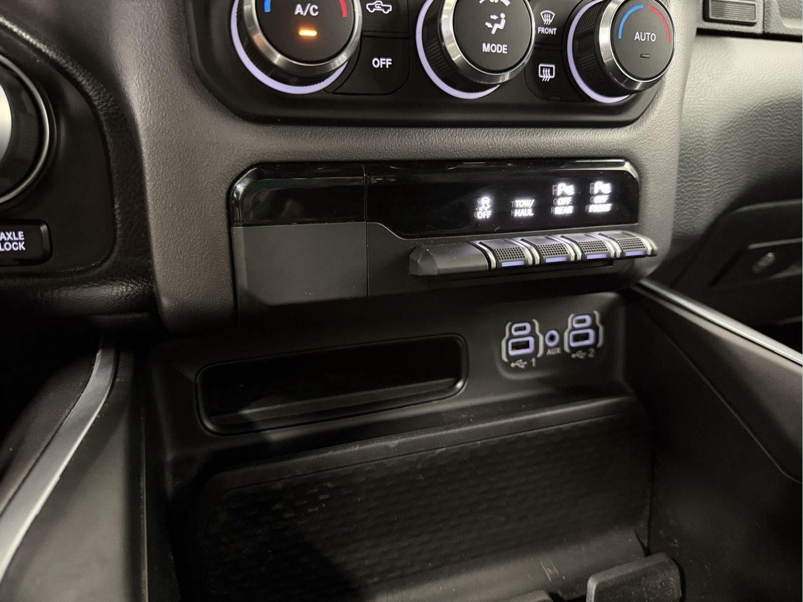 2023 RAM 1500 Big Horn Crew Cab 4x4 5'7' Box