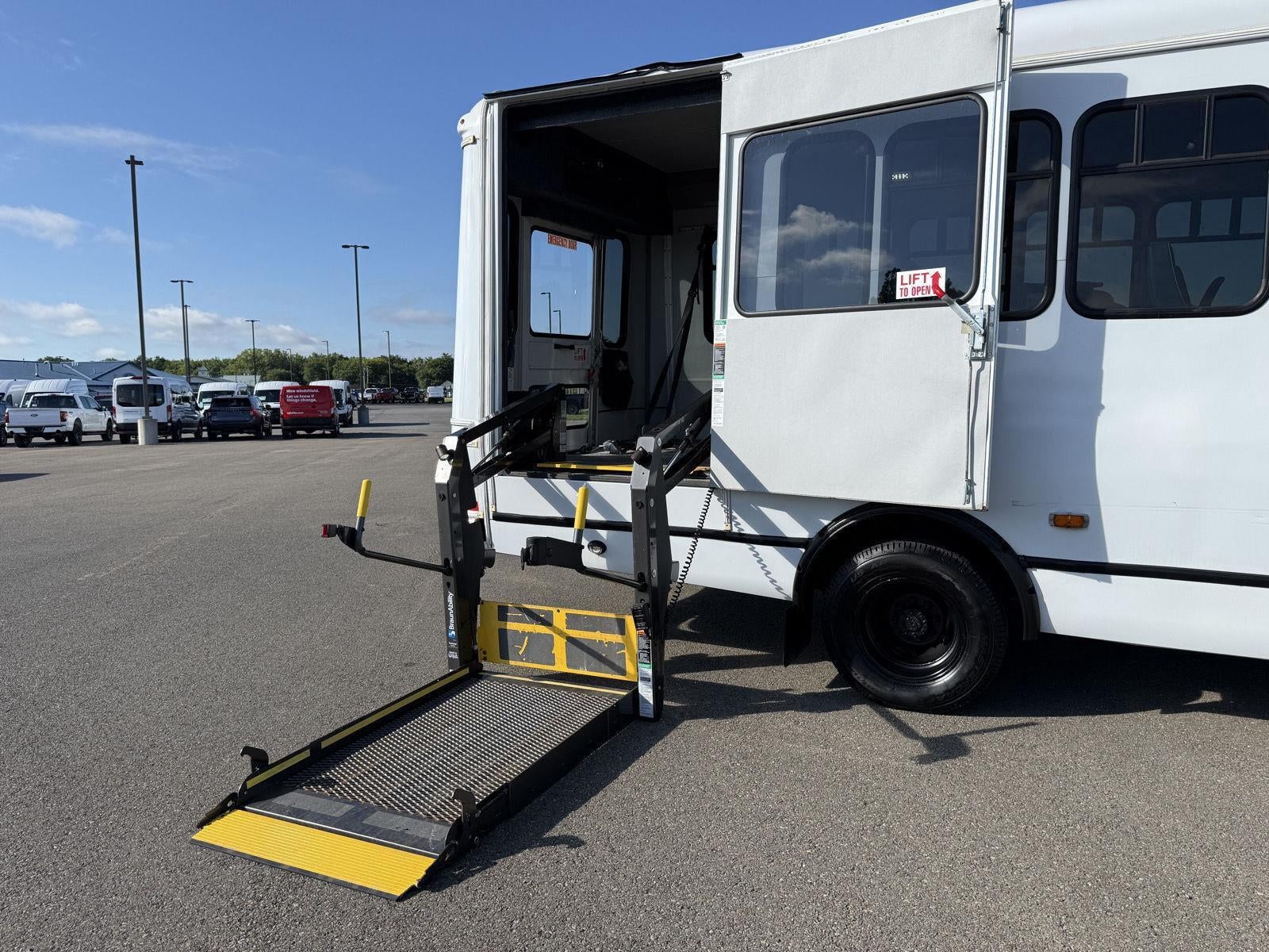 2019 Ford E-450 Cutaway E-450 DRW 158' WB