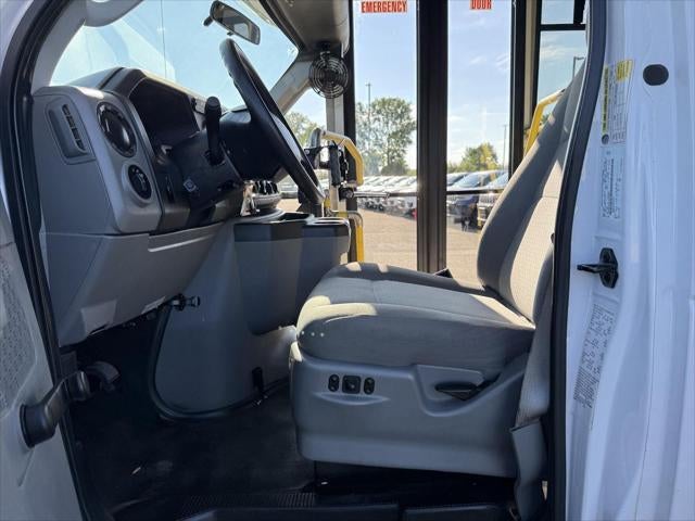 2019 Ford E-450 Cutaway E-450 DRW 158' WB
