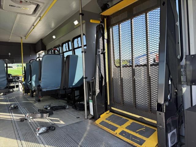 2019 Ford E-450 Cutaway E-450 DRW 158' WB