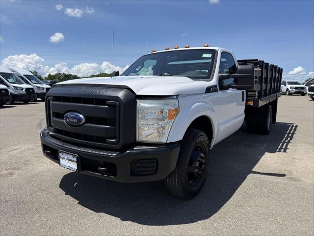 2015 Ford F-350 Chassis 2WD Reg Cab 165 WB 84 CA XL