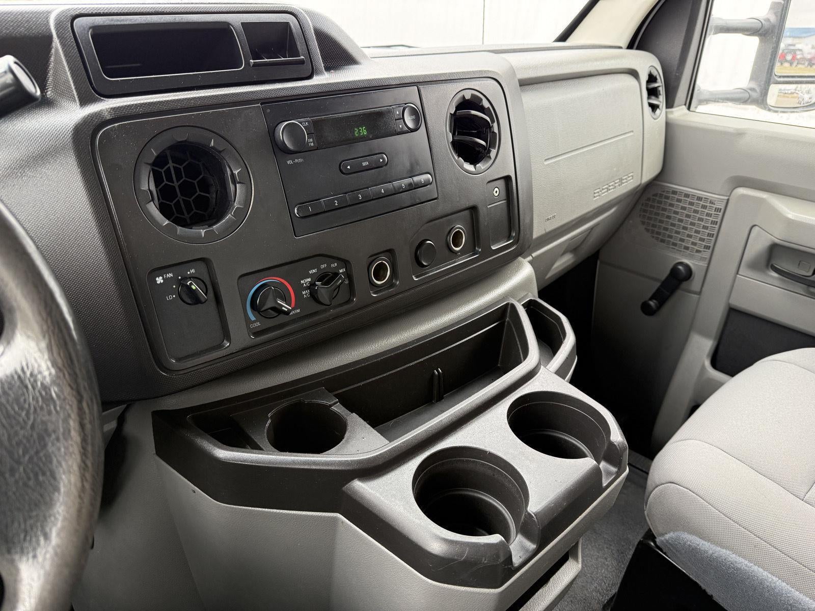 2019 Ford E-450 Cutaway E-450 DRW 158 WB