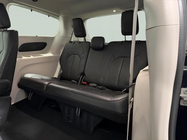 2022 Chrysler Pacifica Touring L AWD