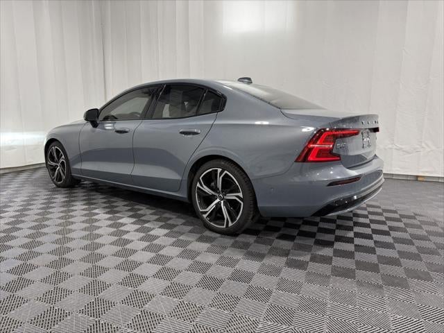 2023 Volvo S60 B5 Plus Dark Theme