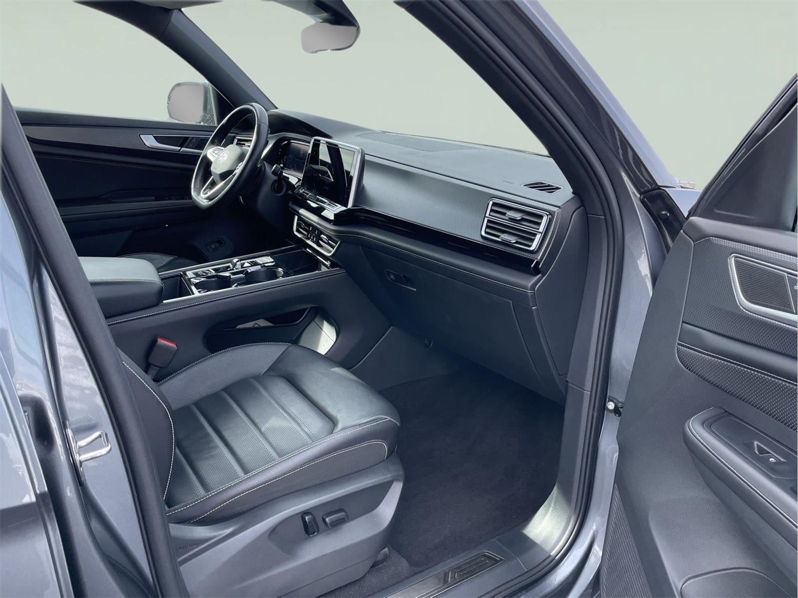 2024 Volkswagen Atlas Cross Sport 2.0T SEL R-Line