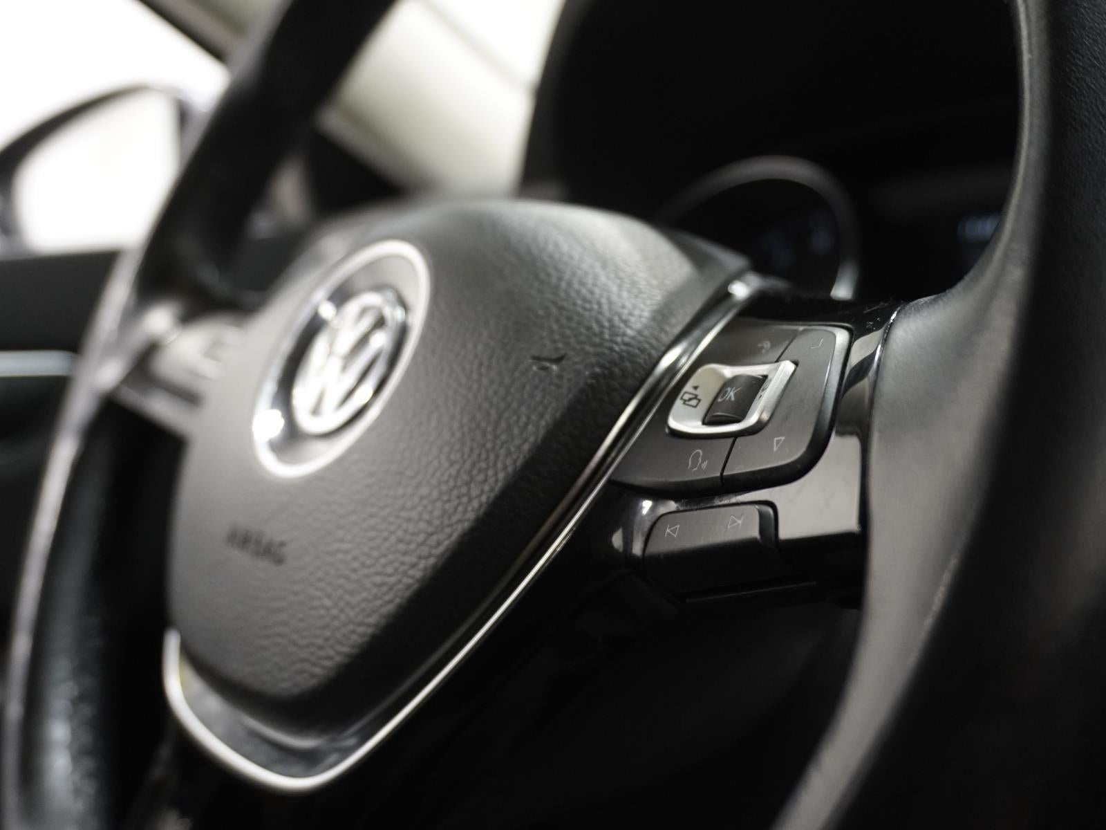 2018 Volkswagen Passat 2.0T SEL Premium