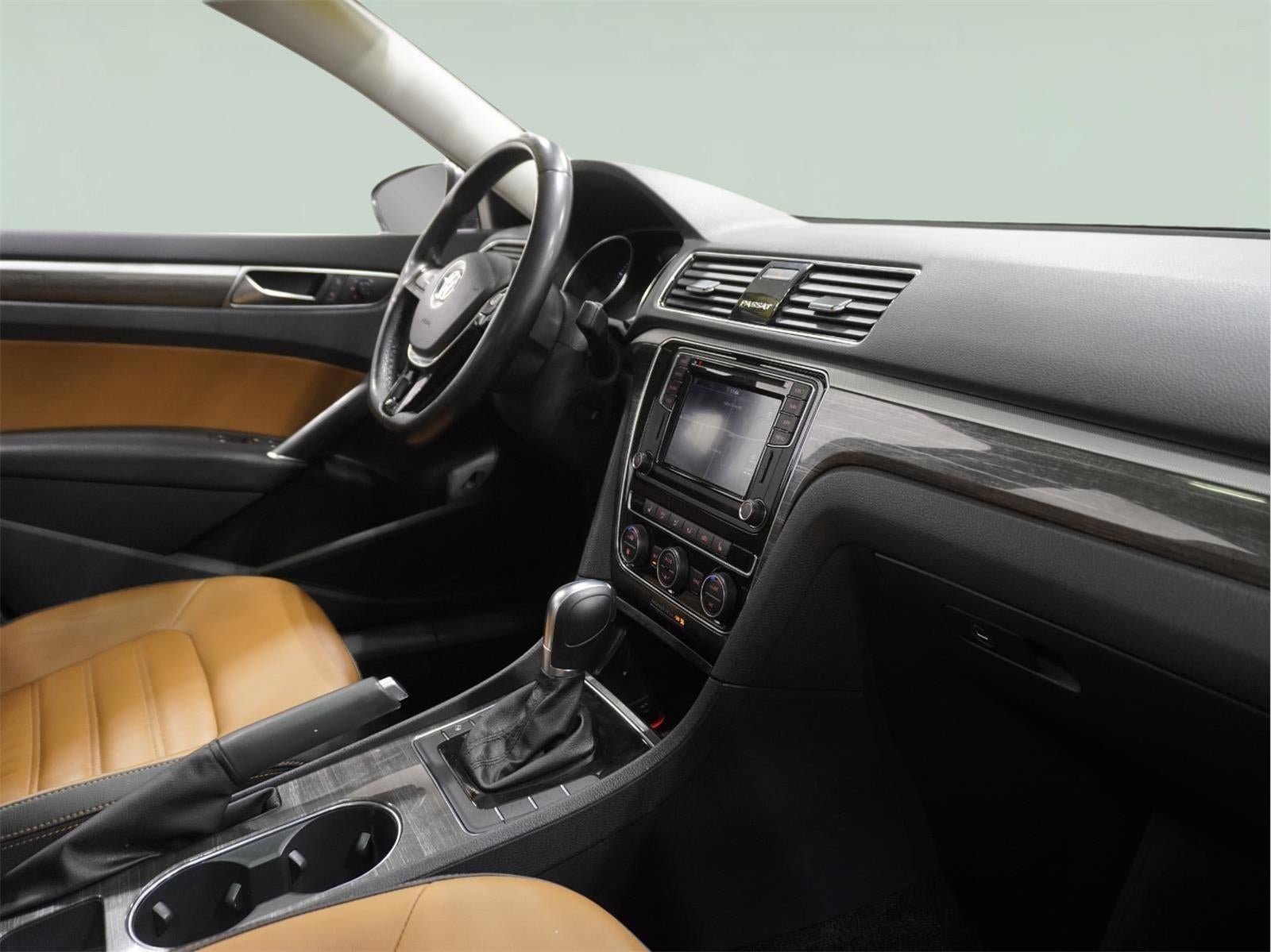 2018 Volkswagen Passat 2.0T SEL Premium