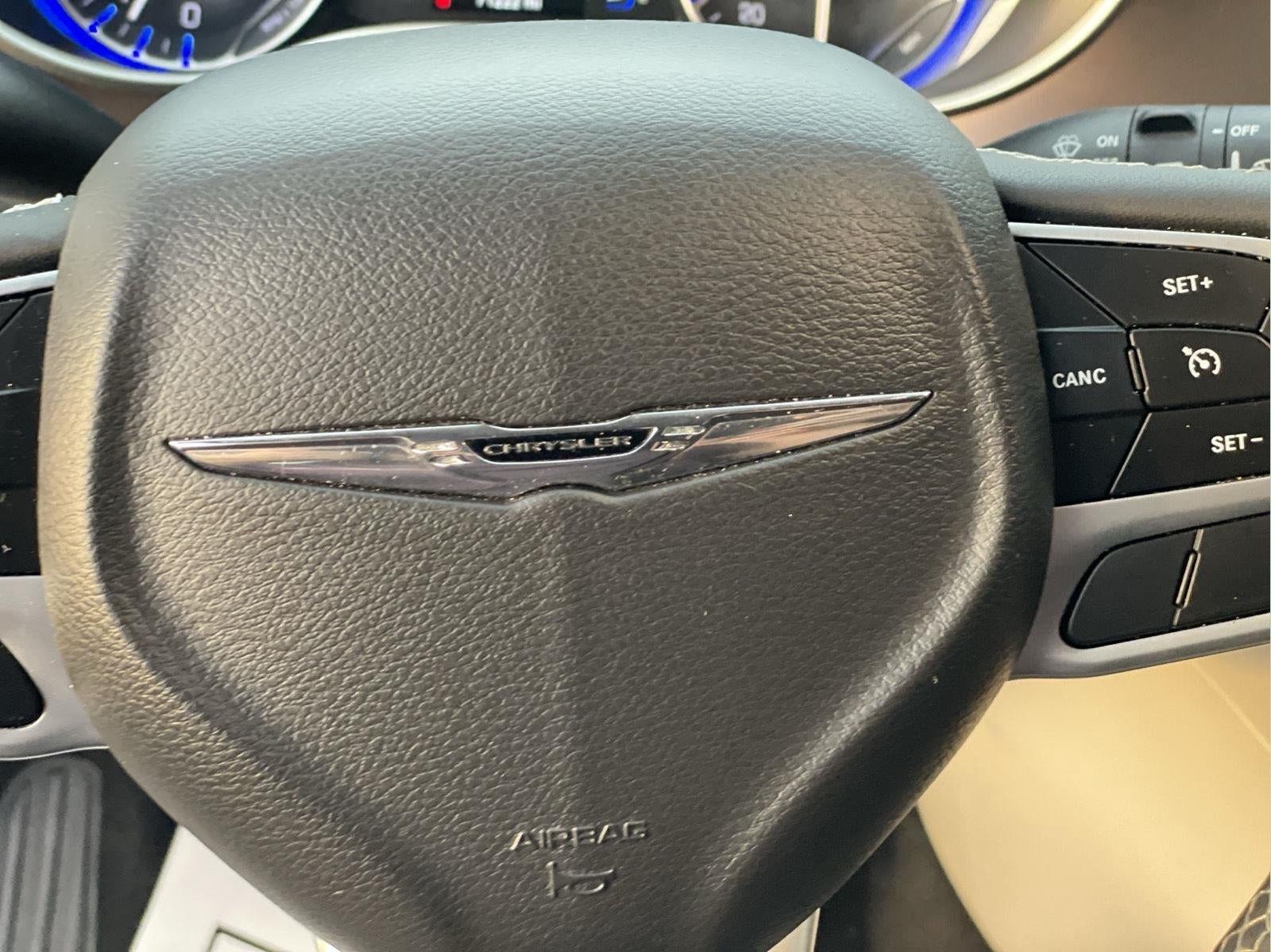 2023 Chrysler Voyager LX