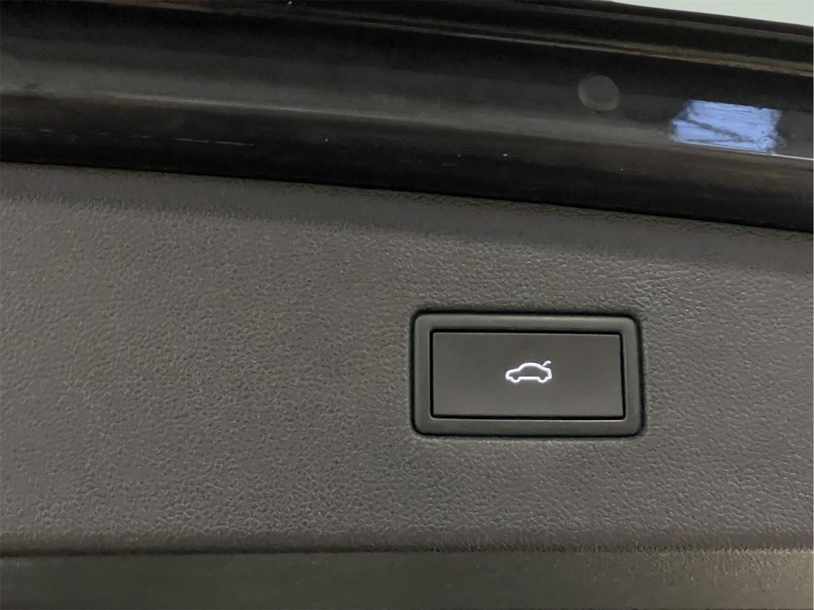 2023 Volkswagen Tiguan SEL R-Line