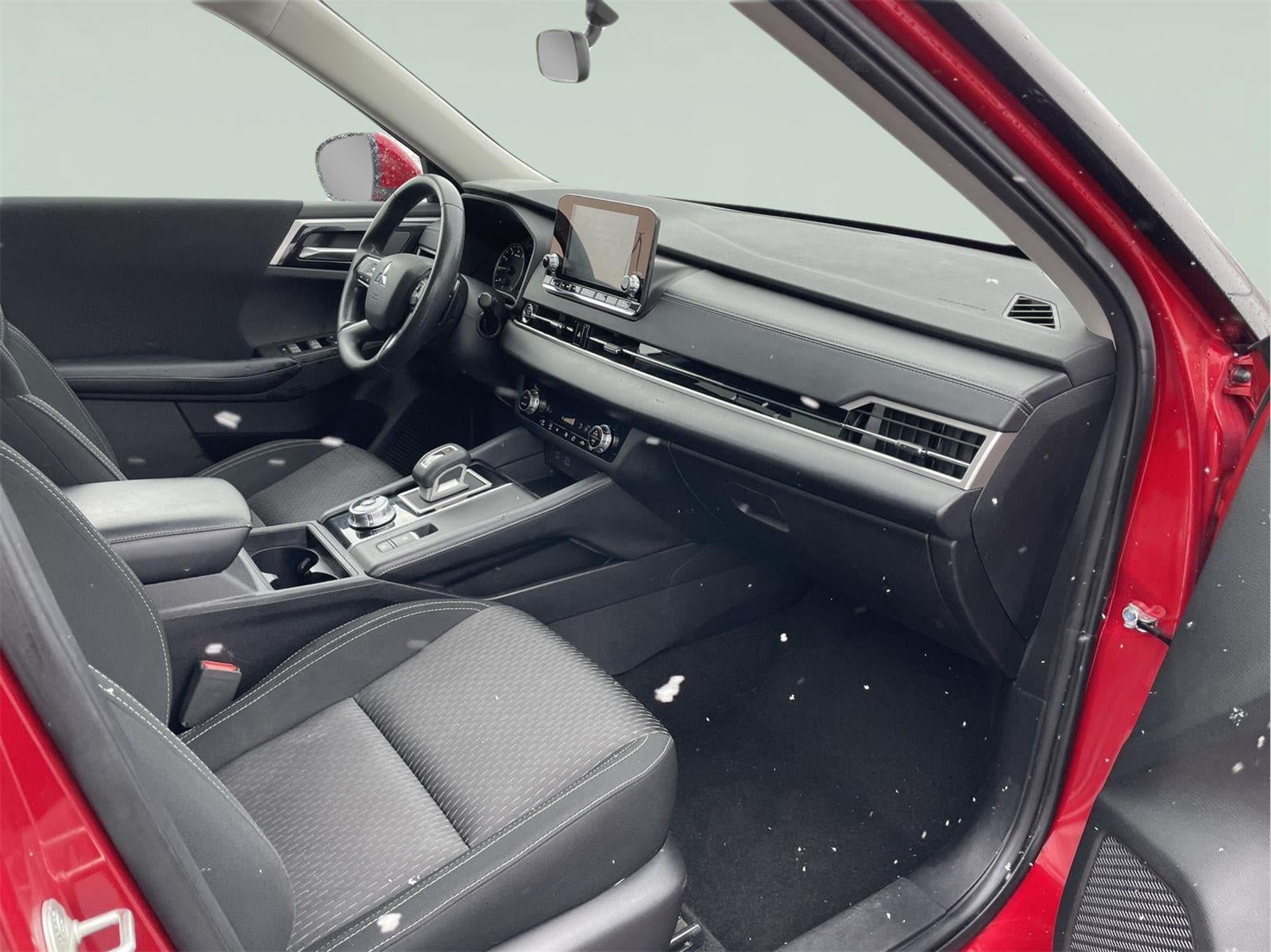 2022 Mitsubishi Outlander ES