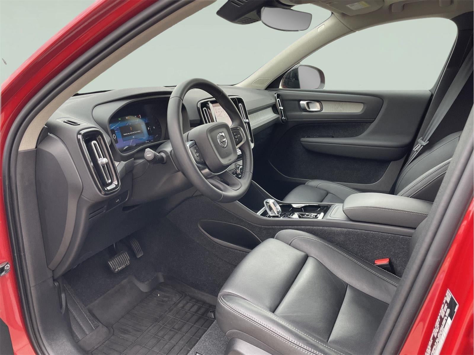 2024 Volvo XC40 Plus Dark Theme