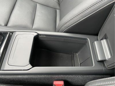 2024 Volvo XC40 Plus Dark Theme